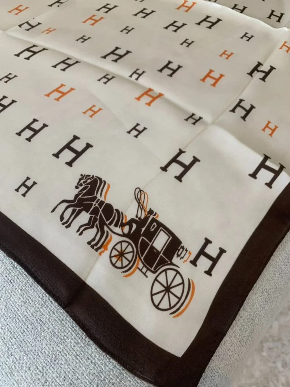 H Carriage Off White Satin Scarf Women's Square Hair Neck Headscarf 27.5